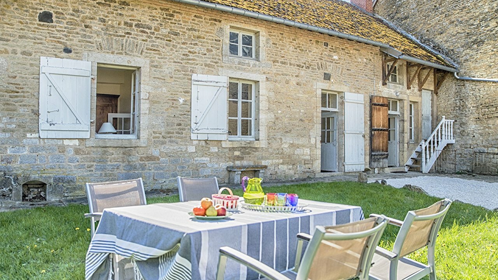 Pavillon de chasse du Château de Commarin