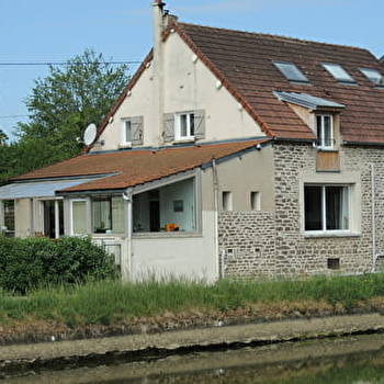 Chambres d'Hôtes Au bord du Canal - Jacoba Lagerburg - VANDENESSE-EN-AUXOIS